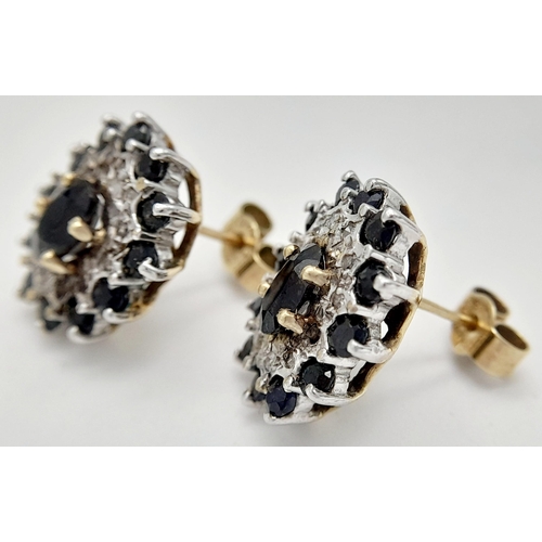 282 - A PAIR OF 9K YELLOW GOLD DIAMOND & SAPPHIRE CLUSTER STUD EARRINGS. 4.2G TOTAL WEIGHT. APPROX. 1.4CM ... 