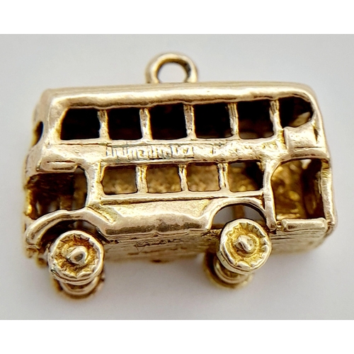 464 - A 9K YELLOW GOLD DOUBLE DECKER LONDON BUS CHARM. 3.2G TOTAL WEIGHT. APPROX. 1.2CM IN HEIGHT AND 1.7C... 