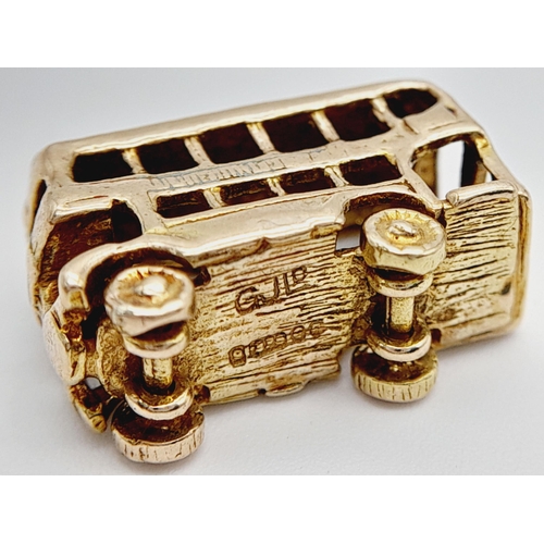 464 - A 9K YELLOW GOLD DOUBLE DECKER LONDON BUS CHARM. 3.2G TOTAL WEIGHT. APPROX. 1.2CM IN HEIGHT AND 1.7C... 