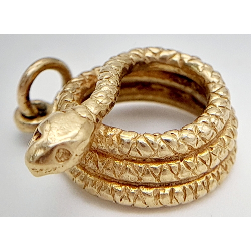 478 - A 9K YELLOW GOLD SNAKE CHARM. 3.48G IN WEIGHT. Ref: SC 1034