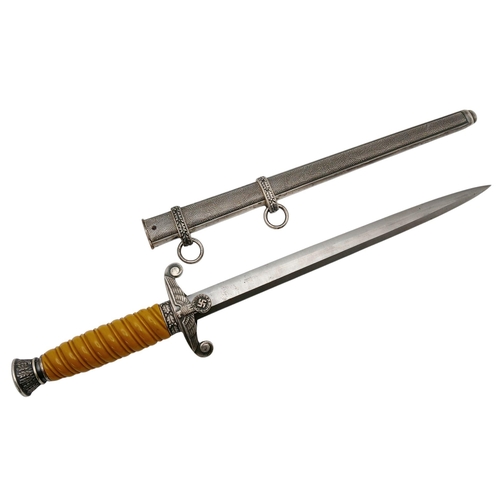 52 - A 3rd Reich Army Dagger by Holler of Solingen. Nice crack free pumpkin coloured handle. Overall very... 