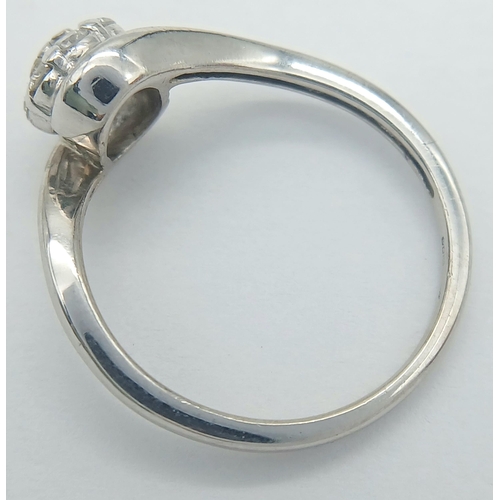 555 - A 9K WHITE GOLD DIAMOND TWIST RING. 2G IN WEIGHT. SIZE M. Ref: SC 1027