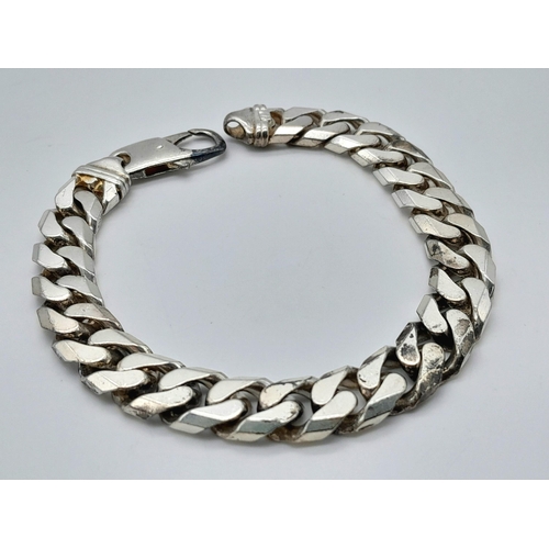 597 - A STERLING SILVER CURB BRACELET 53.3G IN WEIGHT. APPROX. 21CM IN LENGTH. Ref: SC 1071