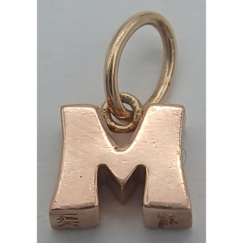 625 - A 14K ROSE GOLD BLACK DIAMOND SET INITIAL M CHARM / PENDANT. 1.2G TOTAL WEIGHT. APPROX 0.8CM IN HEIG... 