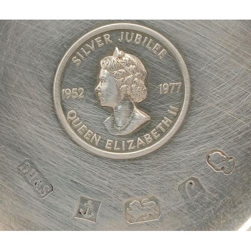 662 - A Vintage Hallmarked 1977 (Jubilee Year) Silver Coin Design Pin Tray. 7.8cm Diameter. Silver Weight ... 