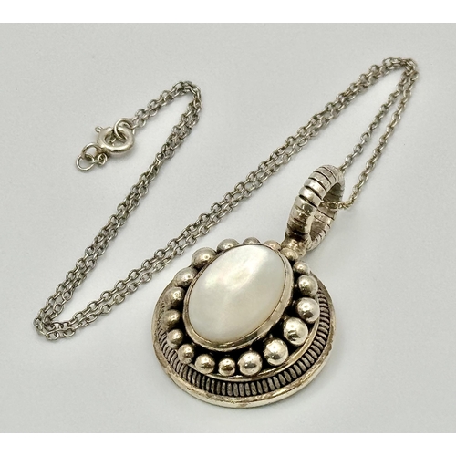 894 - A Vintage Sterling Silver Mother of Pearl Set ‘Suarti’ Pendant Necklace. 41cm Length. Pendant Measur... 