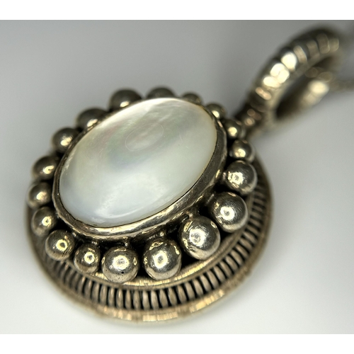 894 - A Vintage Sterling Silver Mother of Pearl Set ‘Suarti’ Pendant Necklace. 41cm Length. Pendant Measur... 