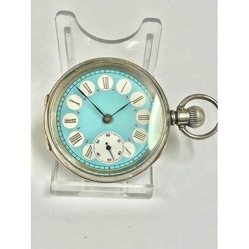 663 - A Silver gents Waltham pocket watch , 2oz case. In working order.