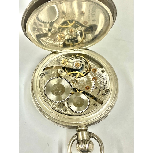 663 - A Silver gents Waltham pocket watch , 2oz case. In working order.