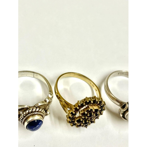 706 - X5 silver stone set rings, included a gilt silver garnet ring.