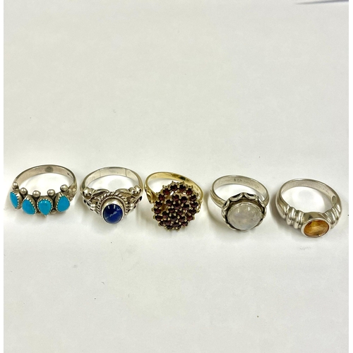 706 - X5 silver stone set rings, included a gilt silver garnet ring.