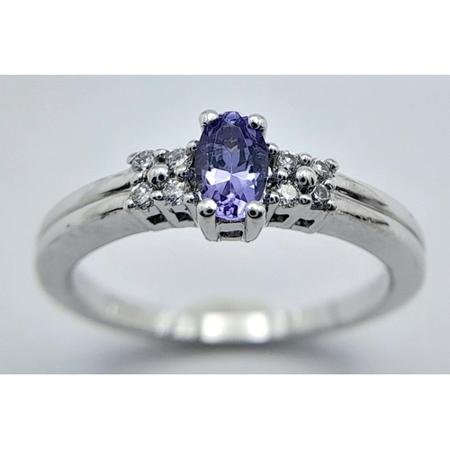 562 - A 9K WHITE GOLD DIAMOND & TANZANITE RING. 2.4G TOTAL WEIGHT. SIZE I. Ref: SC 1032