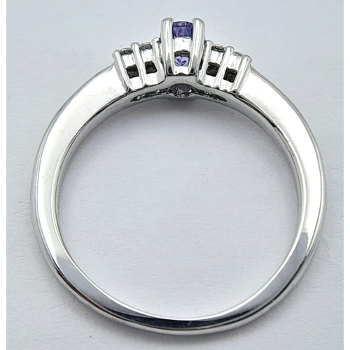 562 - A 9K WHITE GOLD DIAMOND & TANZANITE RING. 2.4G TOTAL WEIGHT. SIZE I. Ref: SC 1032