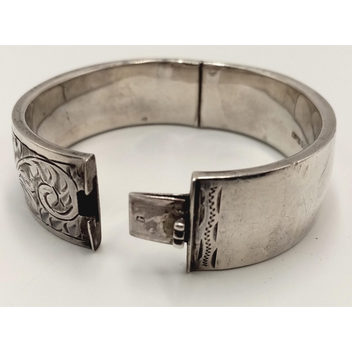 620 - A Vintage Hallmarked 1945 Silver Scroll Detail Clip Lock Bangle. 5.8cm Inner length. Gross Weight 30... 