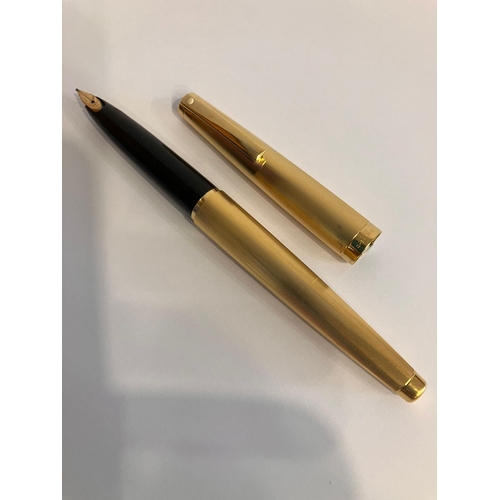 35 - Vintage GOLD PLATED SHEAFFER FOUNTAIN PEN. 14 CARAT GOLD NIB. Ink cartridge filling. Lid fits perfec... 