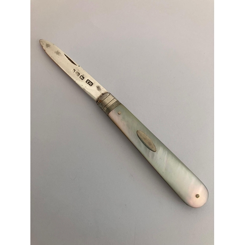 721 - Antique SILVER BLADED FRUIT KNIFE. Mother of Pearl handle. Clear hallmark for Thomas Marples, Birmin... 