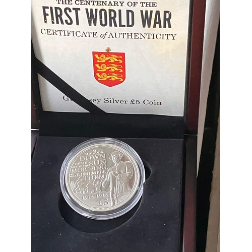 784 - 2014 SILVER £5 COIN commemorating the Centenary of the First World War. Beautiful coin complete with... 