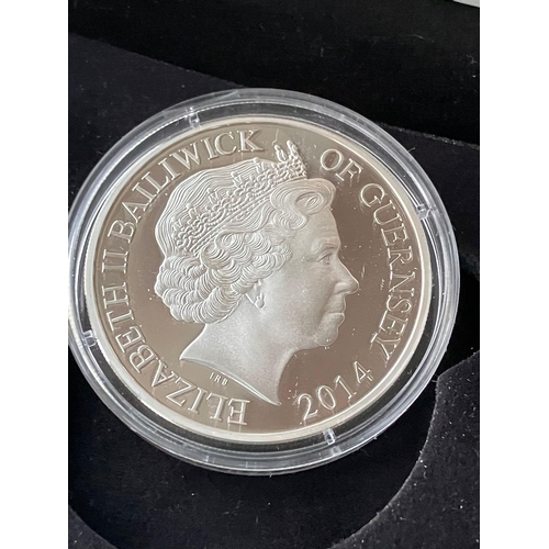 784 - 2014 SILVER £5 COIN commemorating the Centenary of the First World War. Beautiful coin complete with... 