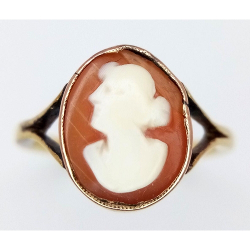 215 - An 18K Gold (tested) Cameo Ring. Size L. 3.1g total weight.