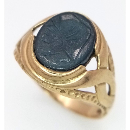 208 - A Vintage 9K Yellow Gold Black Stone Signet Ring. Size S. 3.8g total weight.