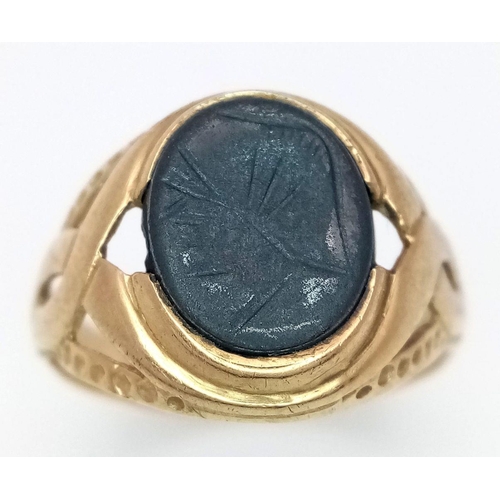 208 - A Vintage 9K Yellow Gold Black Stone Signet Ring. Size S. 3.8g total weight.