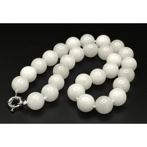 1088 - A White Jade Large Bead Necklace. 14mm beads. 42cm necklace length.