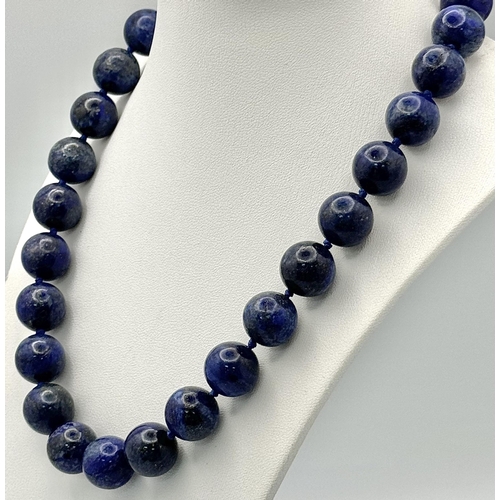 1176 - A Lapis Lazuli Bead Necklace. 14mm beads. 42cm necklace length