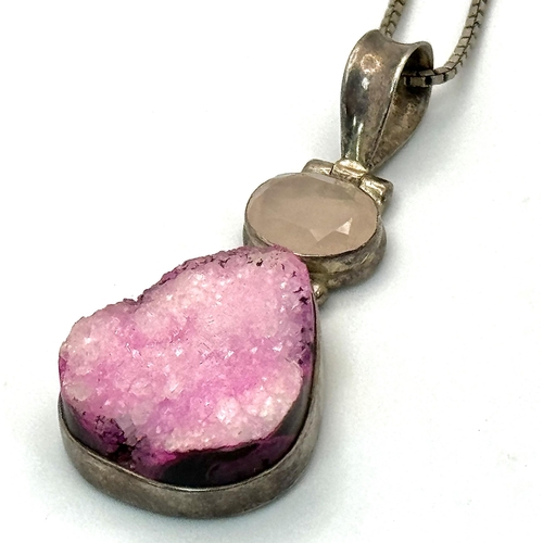 929 - A Vintage Sterling Silver Dyed Quartz Geode and Rose Quartz Pendant Necklace. 40cm Length Chain. The... 