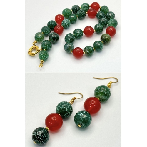 1715 - A very attractive, vivid green, crackled agate necklace and earrings necklace with red carnelian hig... 