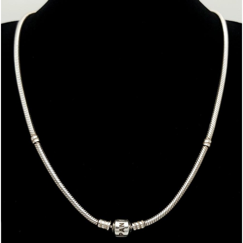 489 - A Stylish Pandora Solid Silver 925 Snake Necklace, 46cm, 30 grams. In excellent condition.