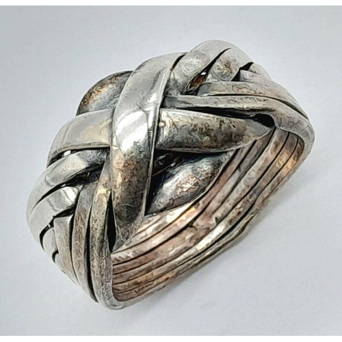 807 - A STERLING SILVER PUZZLE RING. 7G TOTAL WEIGHT. SIZE O. Ref: SC 1073