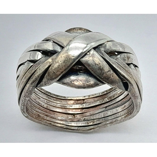 807 - A STERLING SILVER PUZZLE RING. 7G TOTAL WEIGHT. SIZE O. Ref: SC 1073