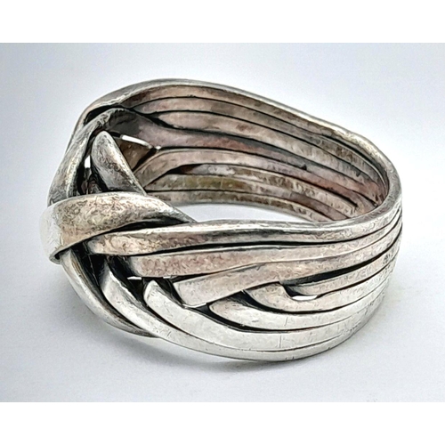 807 - A STERLING SILVER PUZZLE RING. 7G TOTAL WEIGHT. SIZE O. Ref: SC 1073