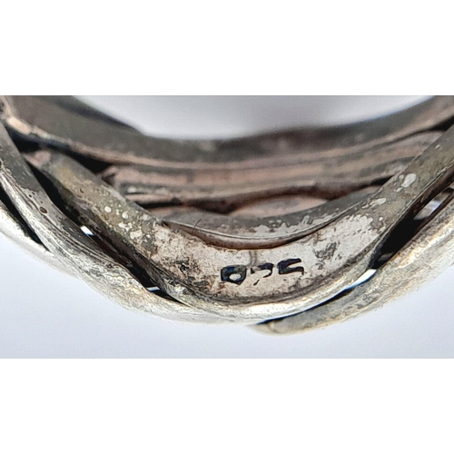 807 - A STERLING SILVER PUZZLE RING. 7G TOTAL WEIGHT. SIZE O. Ref: SC 1073