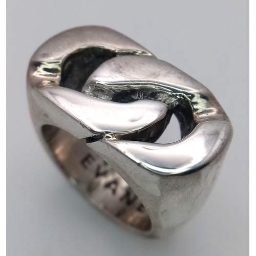 632 - A STERLING SILVER CURB LINK RING BY EVANET. 27.35G TOTAL WEIGHT. SIZE R. Ref: SC 1072