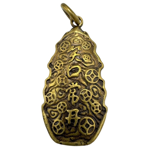 1187 - An antique gilded Chinese Buddha Pendant. Approximately 4 cm length x 2 cm width. Please see photos ... 