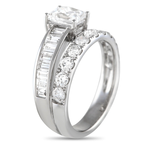 517 - An 18K White Gold 2.23ct Diamond Ring. Sparkling Diamonds with a total weight of 1.20 carats accent ... 