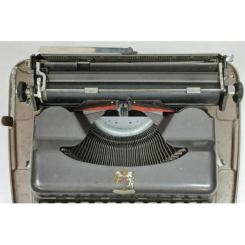 1309 - A vintage 1950's Imperial Good Companion 3 typewriter. Complete with it's outer case. In good condit... 