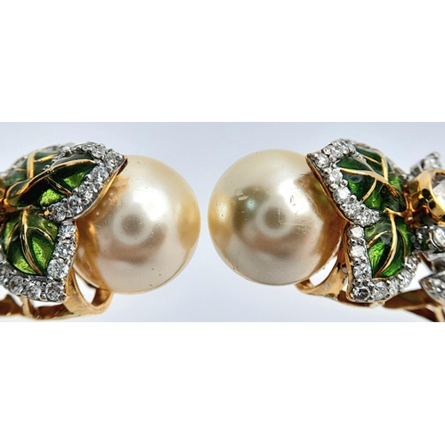 650 - A Stunning, Head-Turning 18K Yellow Gold, Diamond and Pearl Bangle. Serpentine in nature, this eclec... 