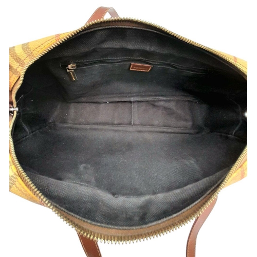 1474 - A GENUINE VINTAGE BURBERRY HANDBAG WITH CLASSSIC BURBERRY LIVERY.