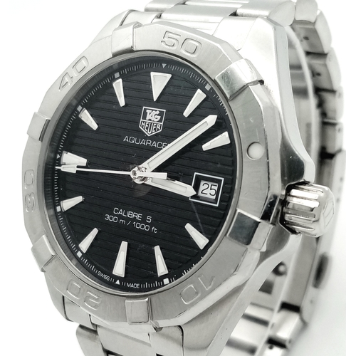 139 - A Tag Heuer Aquaracer Calibre 5 Automatic Gents Watch. Model - Way2110. Stainless steel bracelet and... 