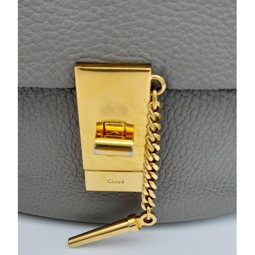 146 - A Chloé Drew Shoulder Bag. Grained grey leather exterior with gold-toned hardware, chain shoulder st... 