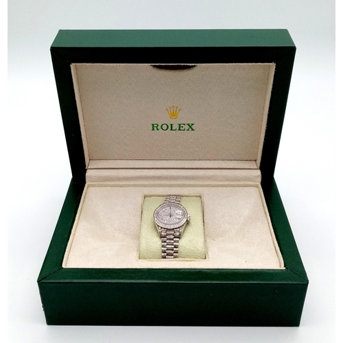 153 - An 18 K white gold, ladies ROLEX DATEJUST OYSTER PERPETUAL watch, covered with round cut diamonds th... 