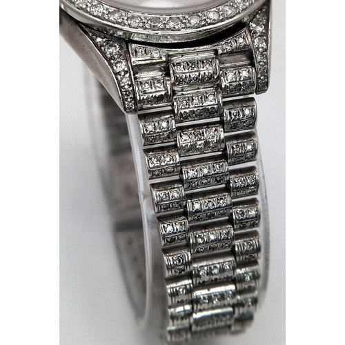 153 - An 18 K white gold, ladies ROLEX DATEJUST OYSTER PERPETUAL watch, covered with round cut diamonds th... 