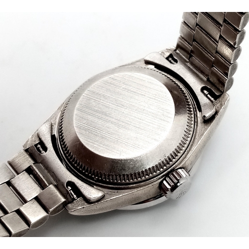 153 - An 18 K white gold, ladies ROLEX DATEJUST OYSTER PERPETUAL watch, covered with round cut diamonds th... 