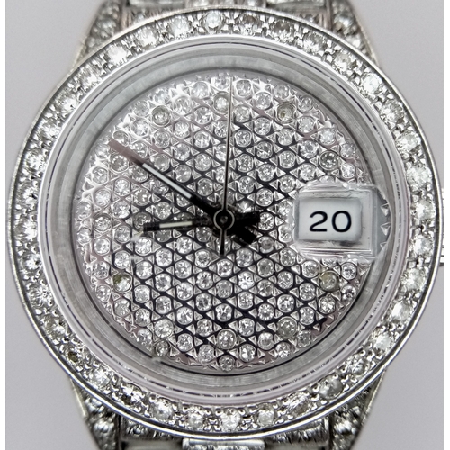 153 - An 18 K white gold, ladies ROLEX DATEJUST OYSTER PERPETUAL watch, covered with round cut diamonds th... 