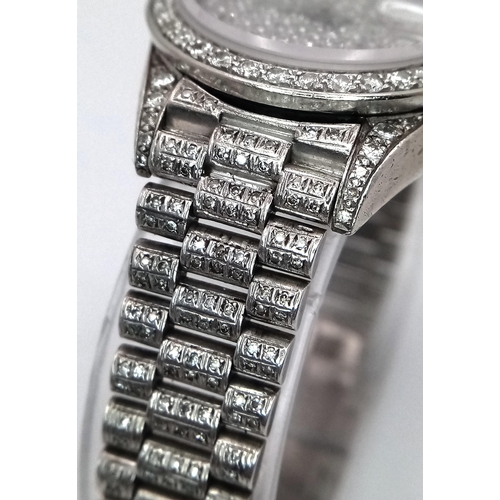 153 - An 18 K white gold, ladies ROLEX DATEJUST OYSTER PERPETUAL watch, covered with round cut diamonds th... 