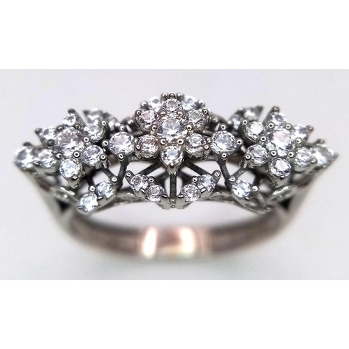 246 - A Vintage 18K White Gold Floral Form Ring. Three flowers with leaf surround. 1ctw diamonds. Size M 1... 