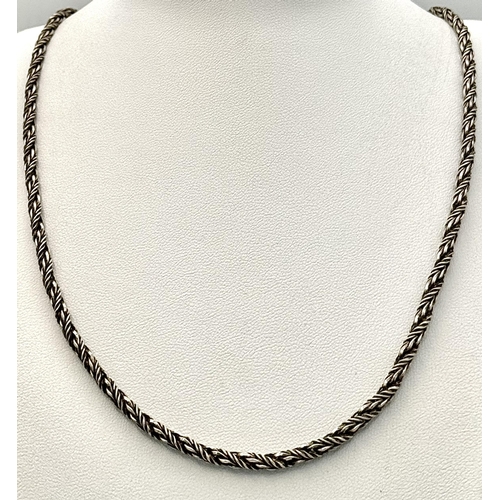 1394 - A Vintage 925 Silver Chain - Entwined Pattern. 28cm. 28g