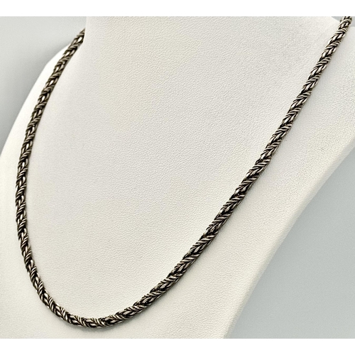 1394 - A Vintage 925 Silver Chain - Entwined Pattern. 28cm. 28g